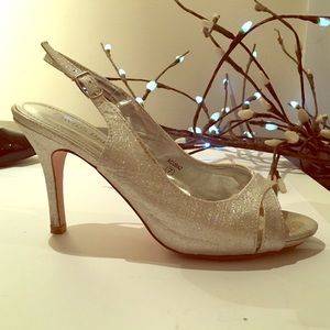 🔥ALL MUST GO🔥 Cinderella Sparkle Peeptoe Heel